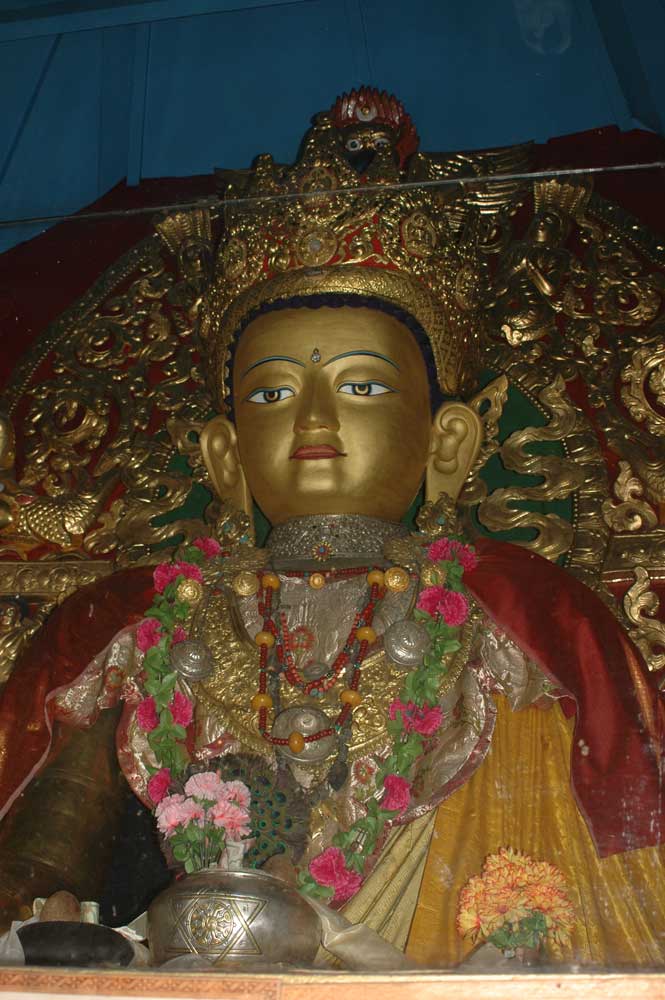 19 - Nepal - Kathmandu, stupa de Svayambhu Mahachaitya, estatua de Buda